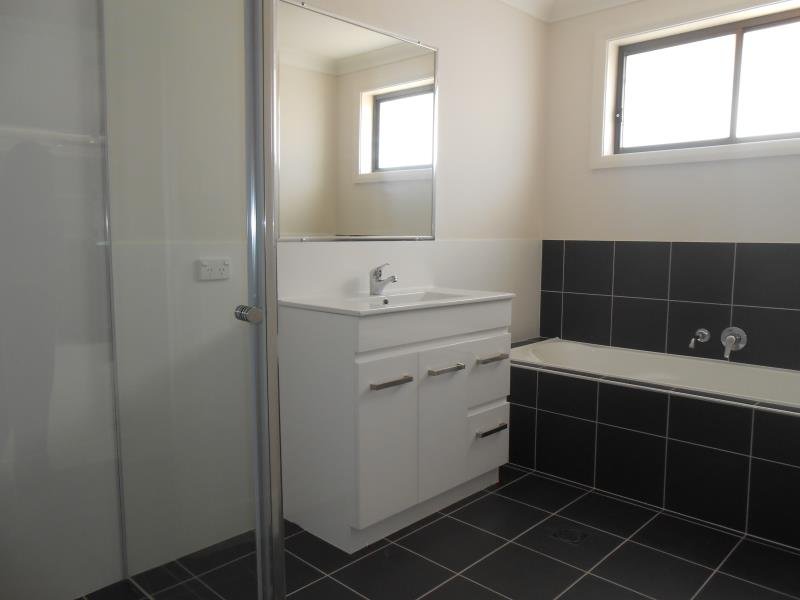 60 Kenny Drive TAMWORTH 5