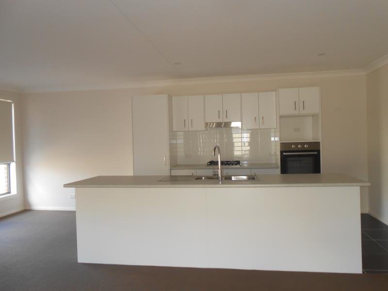 60 Kenny Drive TAMWORTH 8