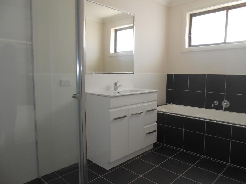 60 Kenny Drive TAMWORTH 5