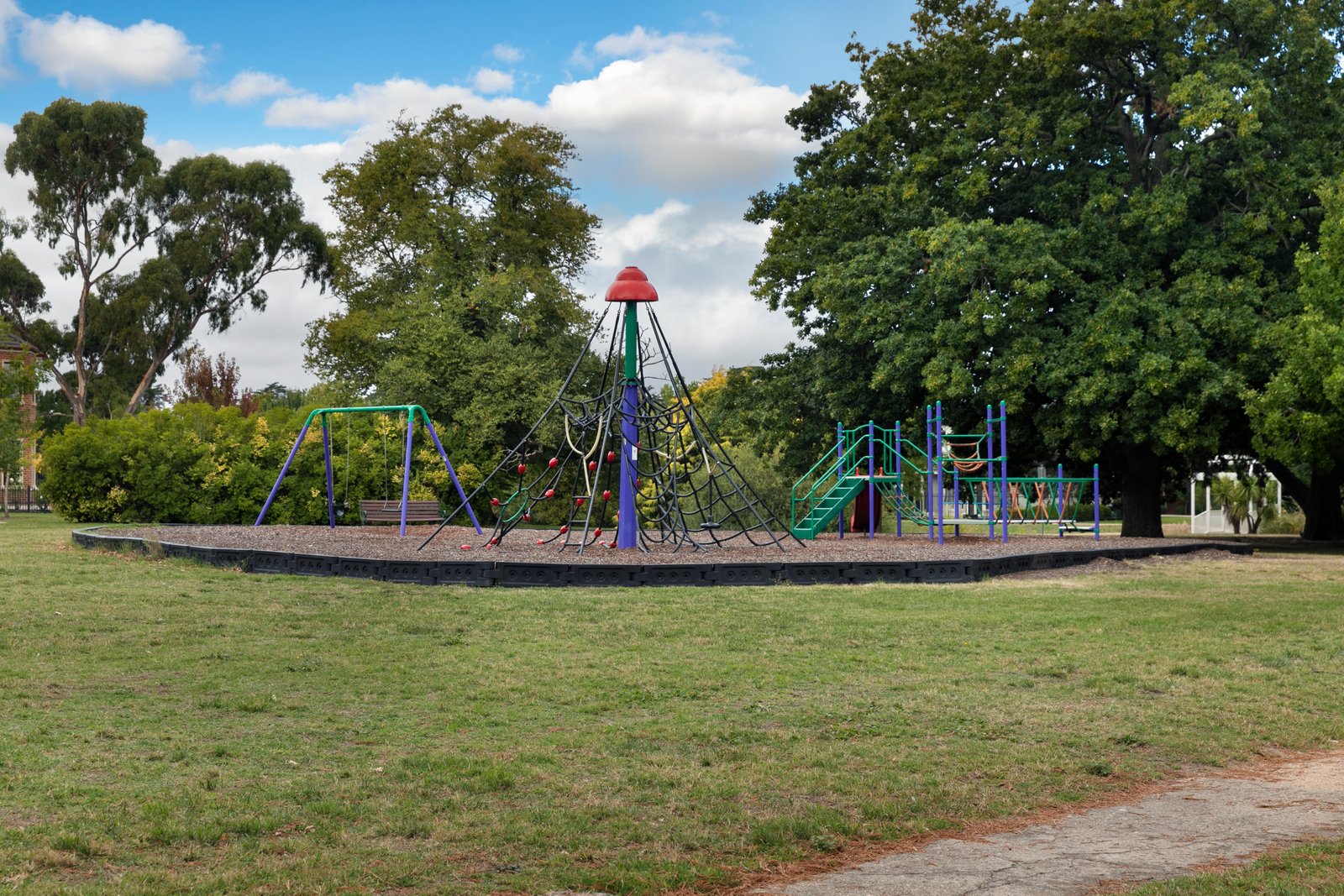 60 Lake Gardens Avenue LAKE GARDENS 24