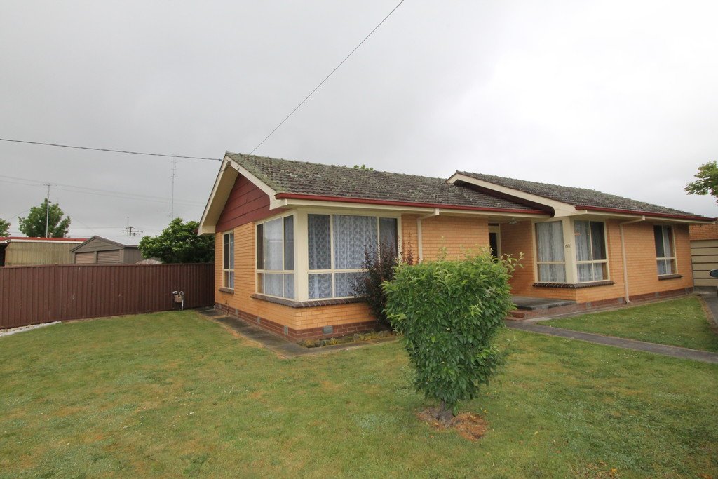 60 Lake Street WENDOUREE 1