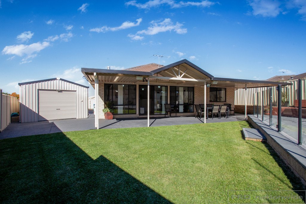 60 Lemonwood Circuit THORNTON 3
