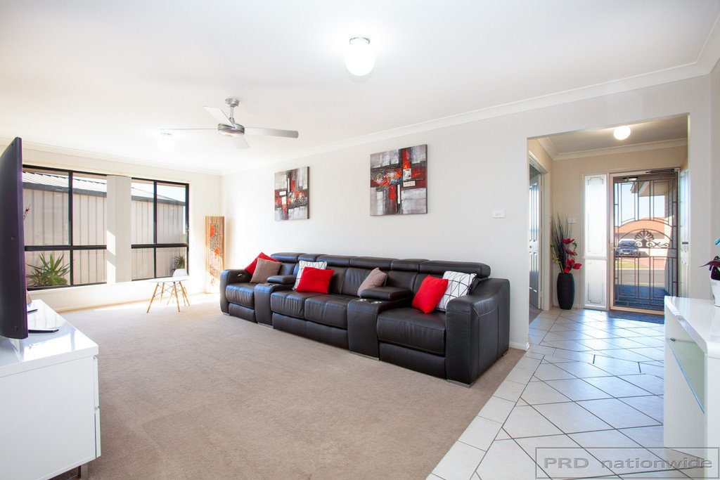 60 Lemonwood Circuit THORNTON 9