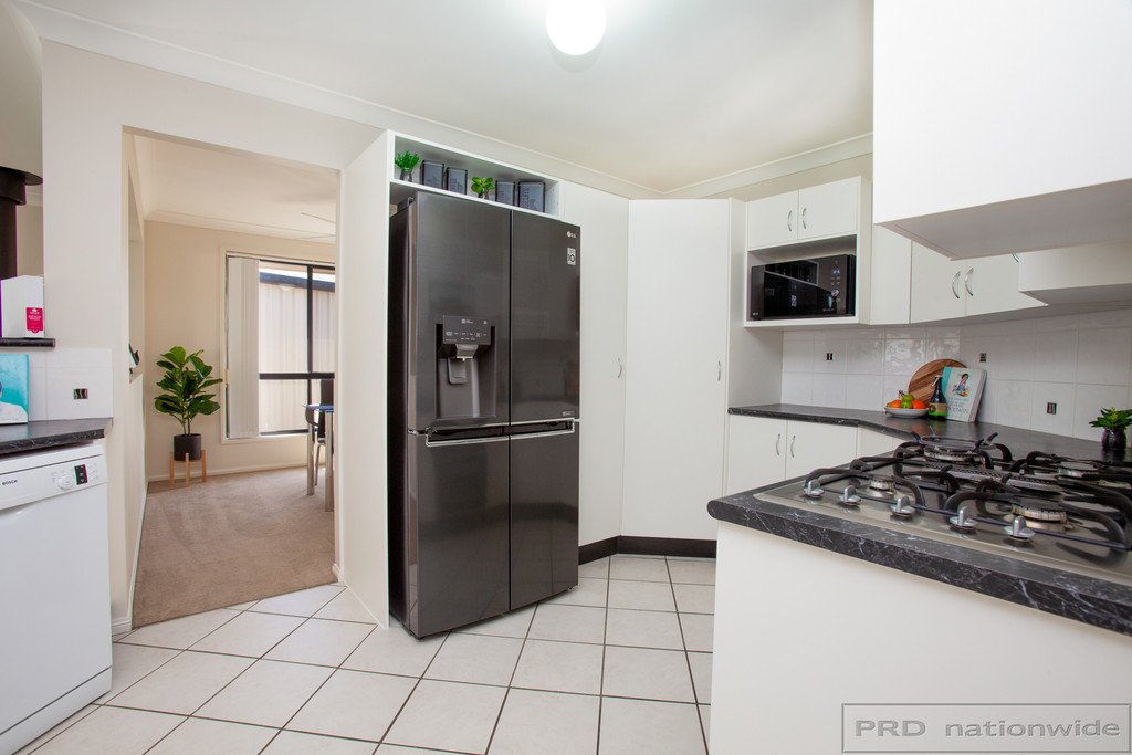 60 Lemonwood Circuit THORNTON 12