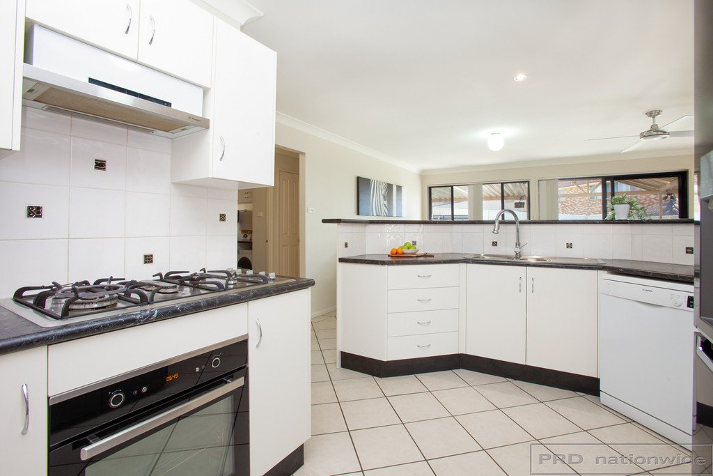 60 Lemonwood Circuit THORNTON 13