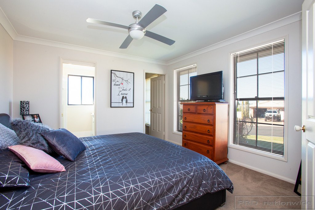 60 Lemonwood Circuit THORNTON 17