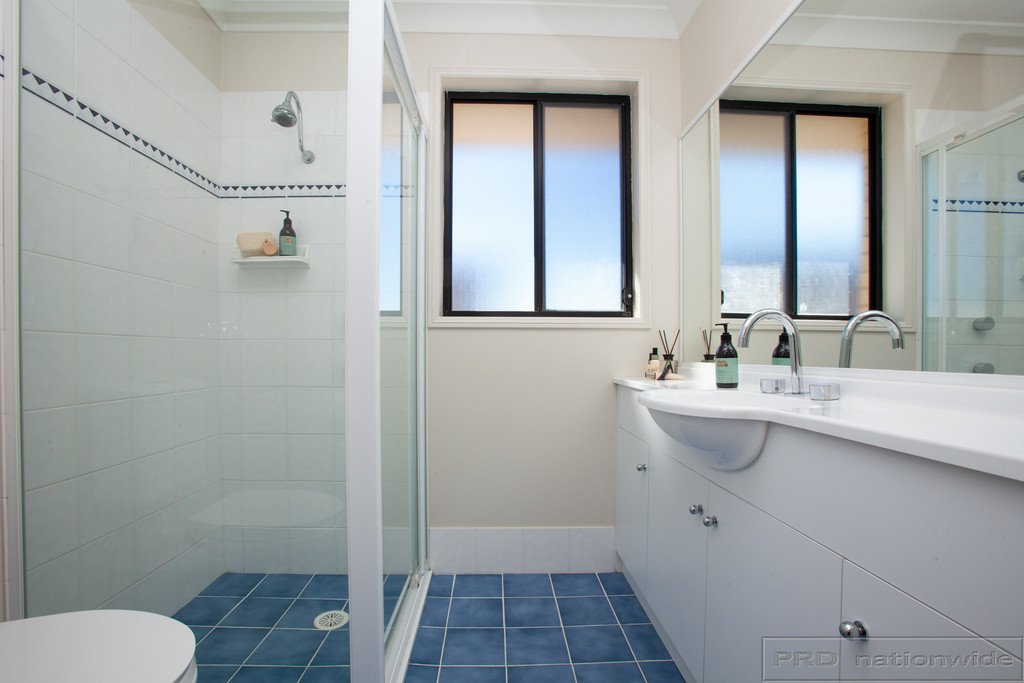 60 Lemonwood Circuit THORNTON 18