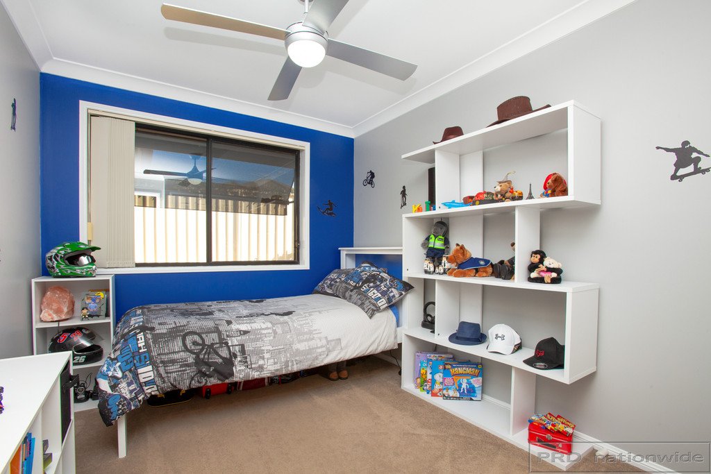 60 Lemonwood Circuit THORNTON 19