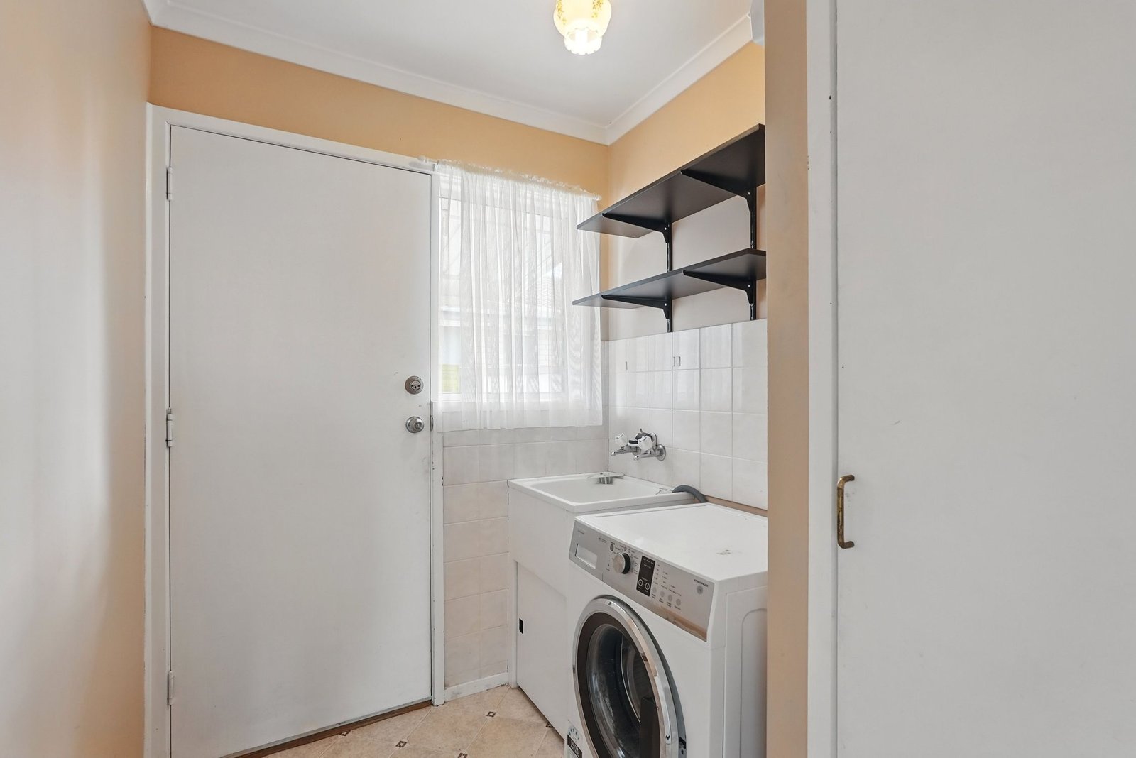 60 Lucinda Parade LUTANA 12