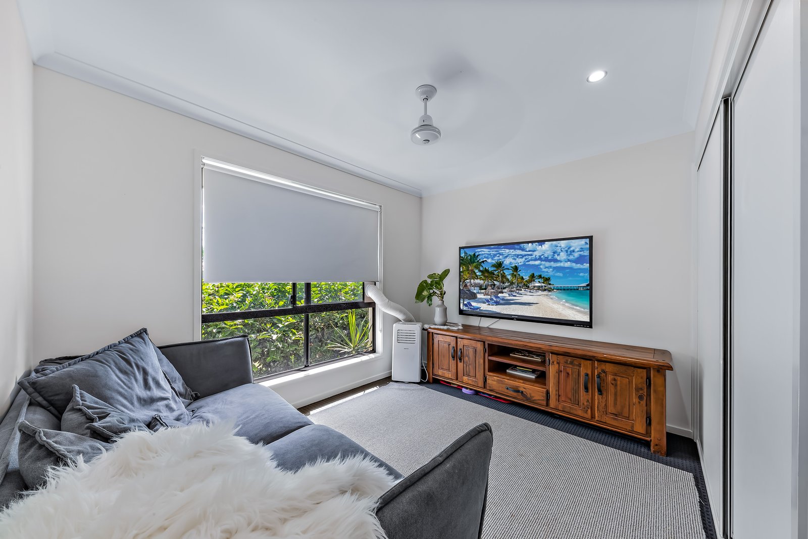 60 Macarthur Drive CANNONVALE 4