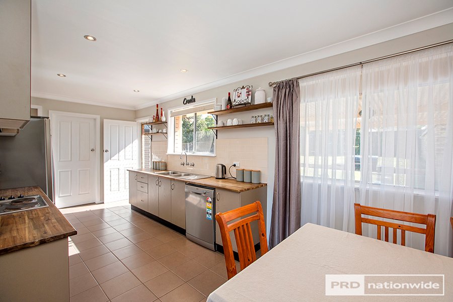 60 Manilla Road TAMWORTH 6