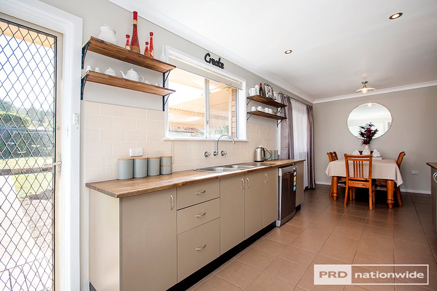 60 Manilla Road TAMWORTH 7