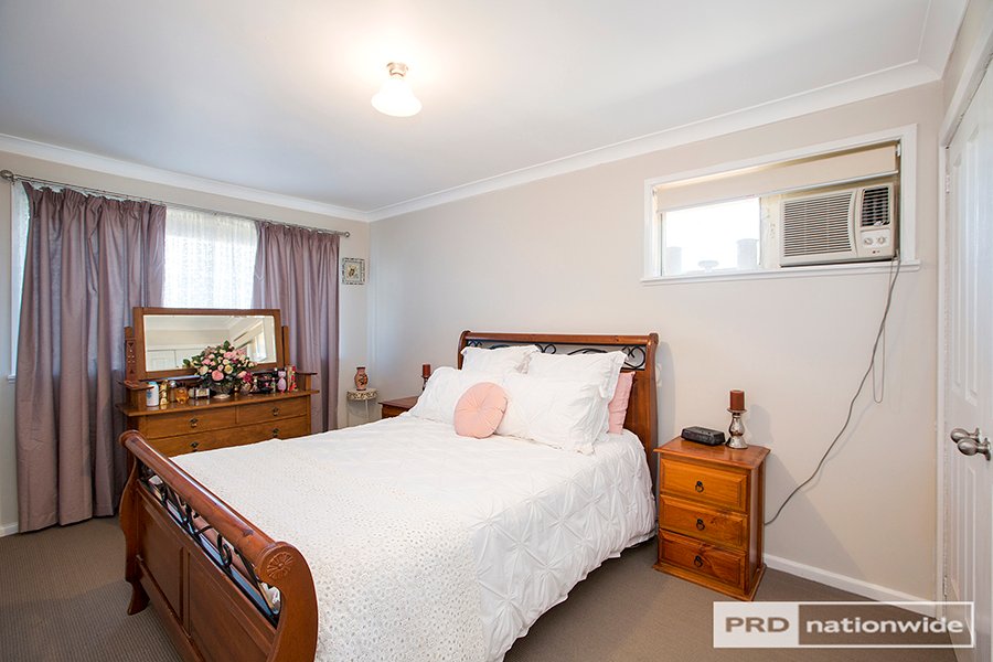 60 Manilla Road TAMWORTH 9