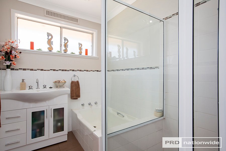 60 Manilla Road TAMWORTH 11