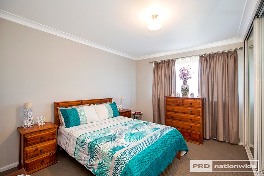 60 Manilla Road TAMWORTH 12