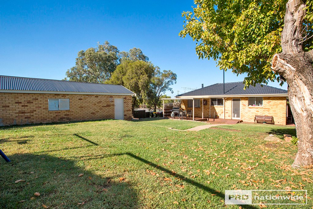 60 Manilla Road TAMWORTH 19