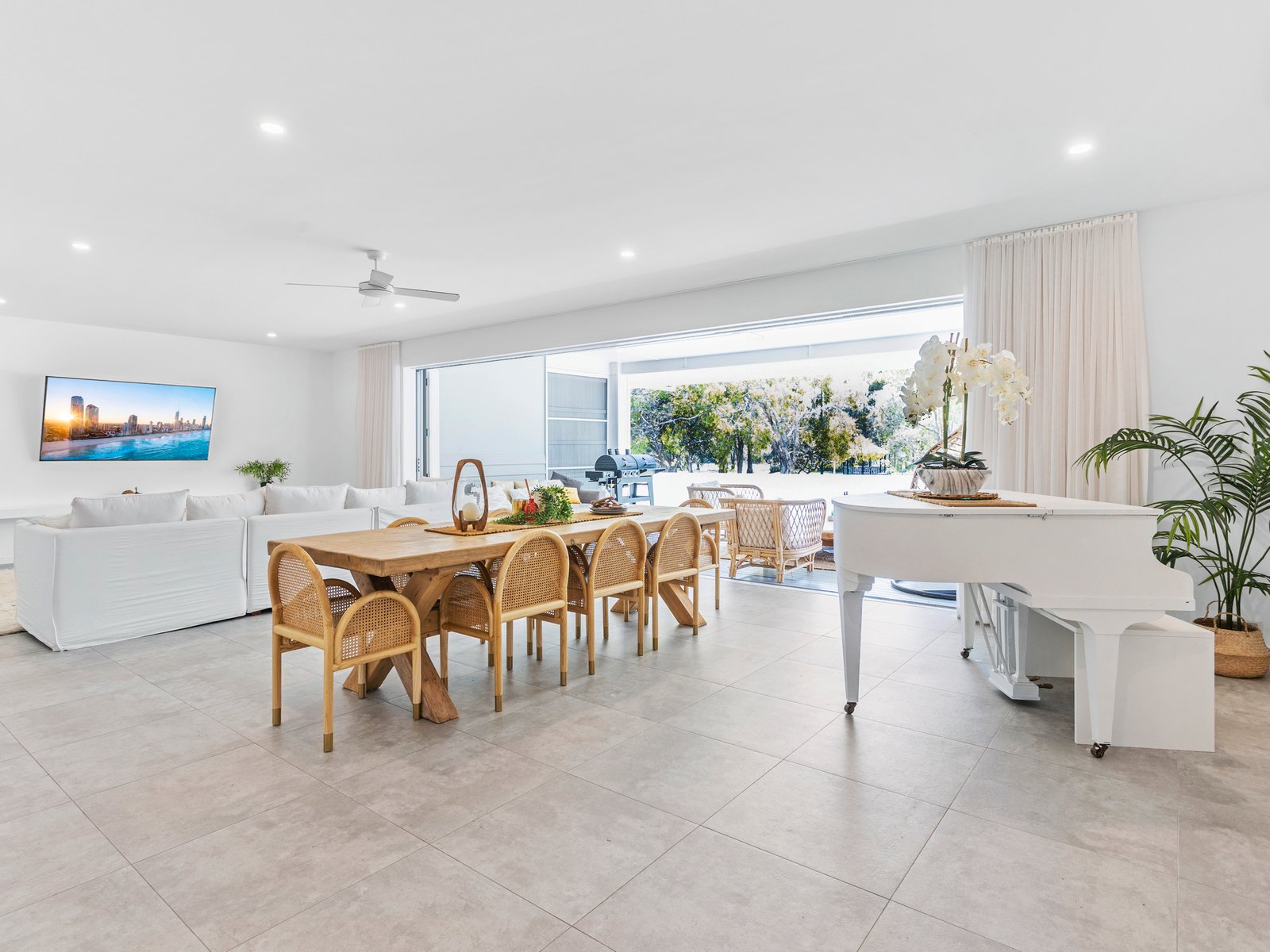 60 Michel Drive CURRUMBIN WATERS 5