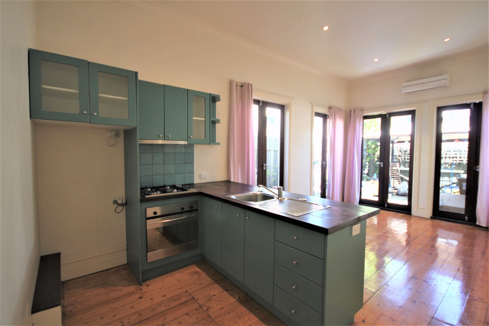 Gallery: 60 Raglan Street