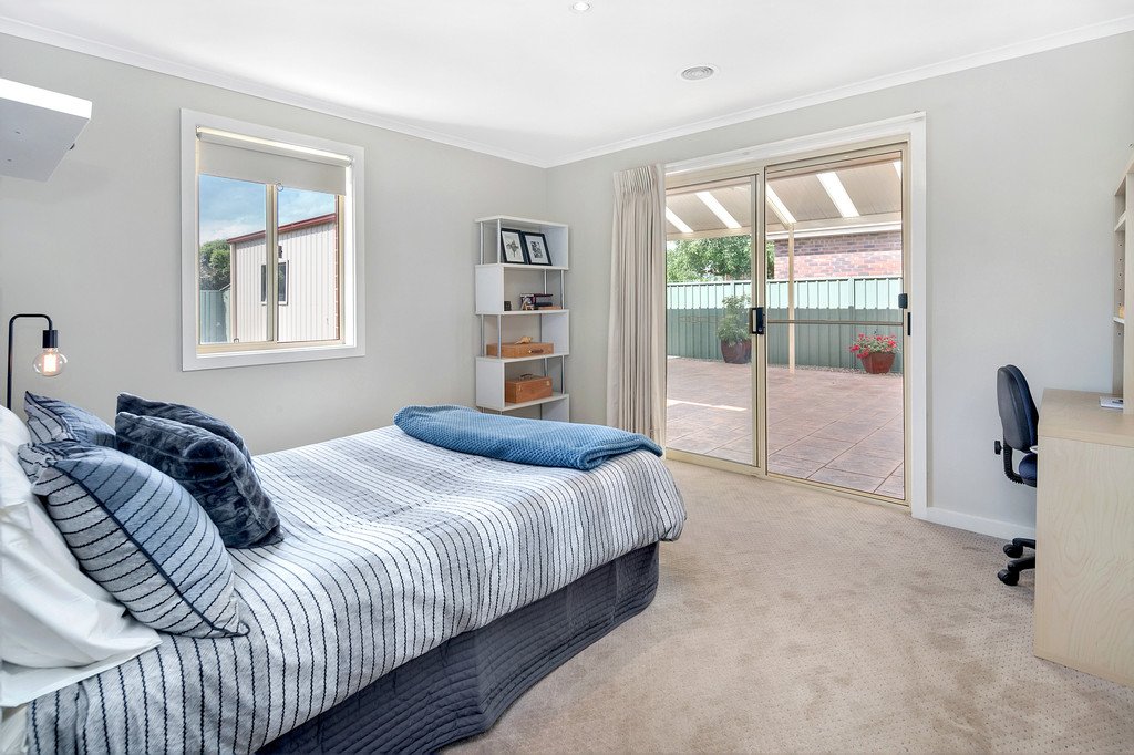 60 Stirling Drive LAKE GARDENS 8
