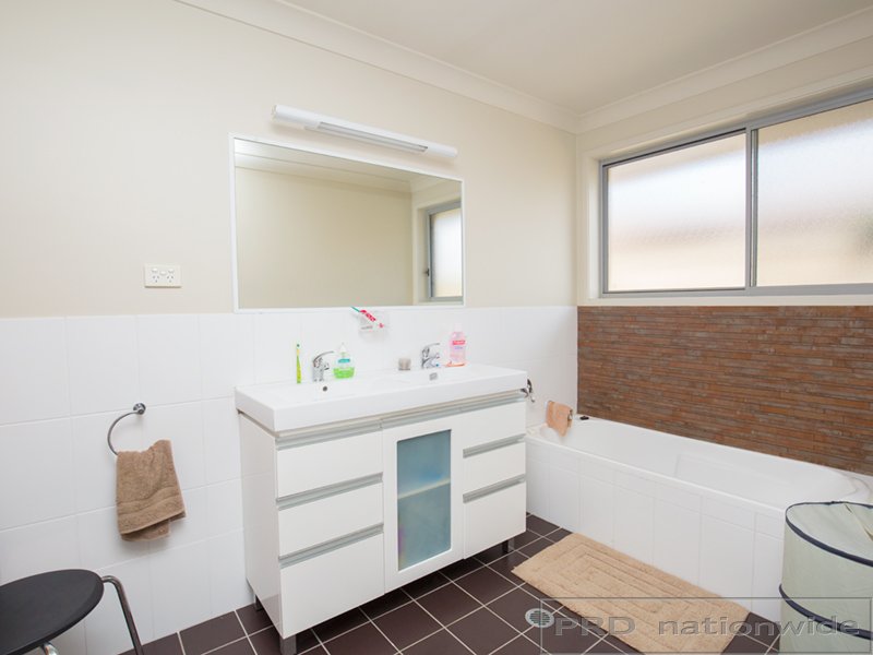 60 Streeton Drive METFORD 5
