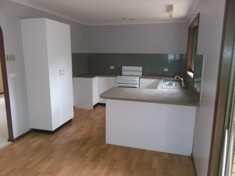 60 Undurra Drive GLENFIELD PARK 2