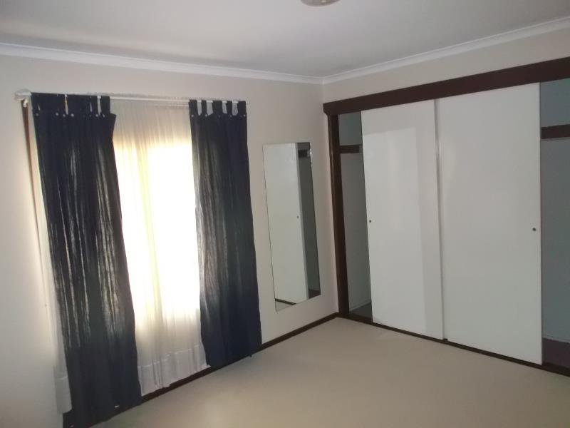 60 Undurra Drive GLENFIELD PARK 5