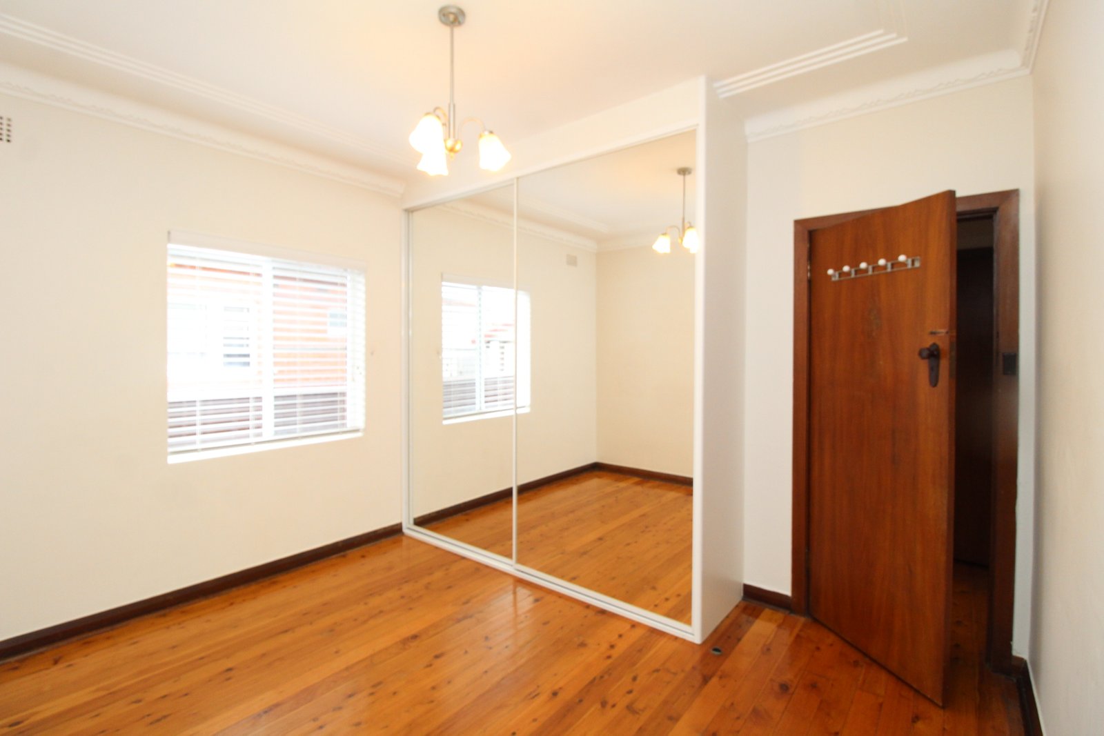 60 Wolli Street KINGSGROVE 5