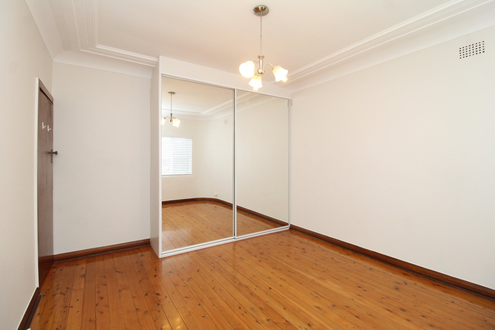 60 Wolli Street KINGSGROVE 4