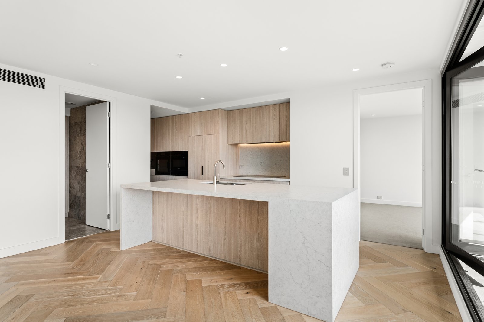 Gallery: 601/324 Centre Road