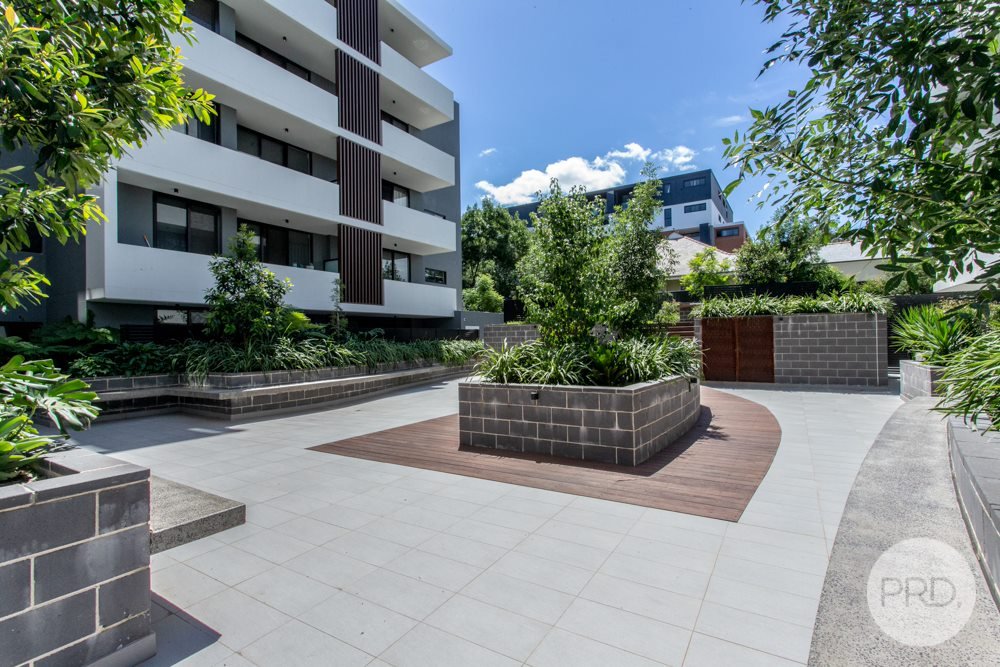 60/144-148 High Street PENRITH 8