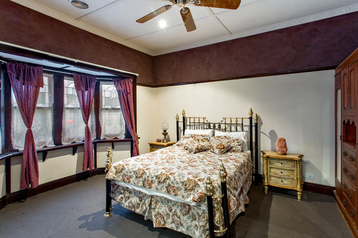 Gallery: 602 Drummond Street South