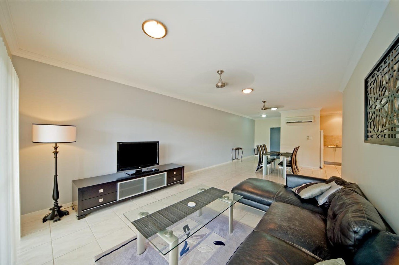 60/21 Shute Harbour Road CANNONVALE 1