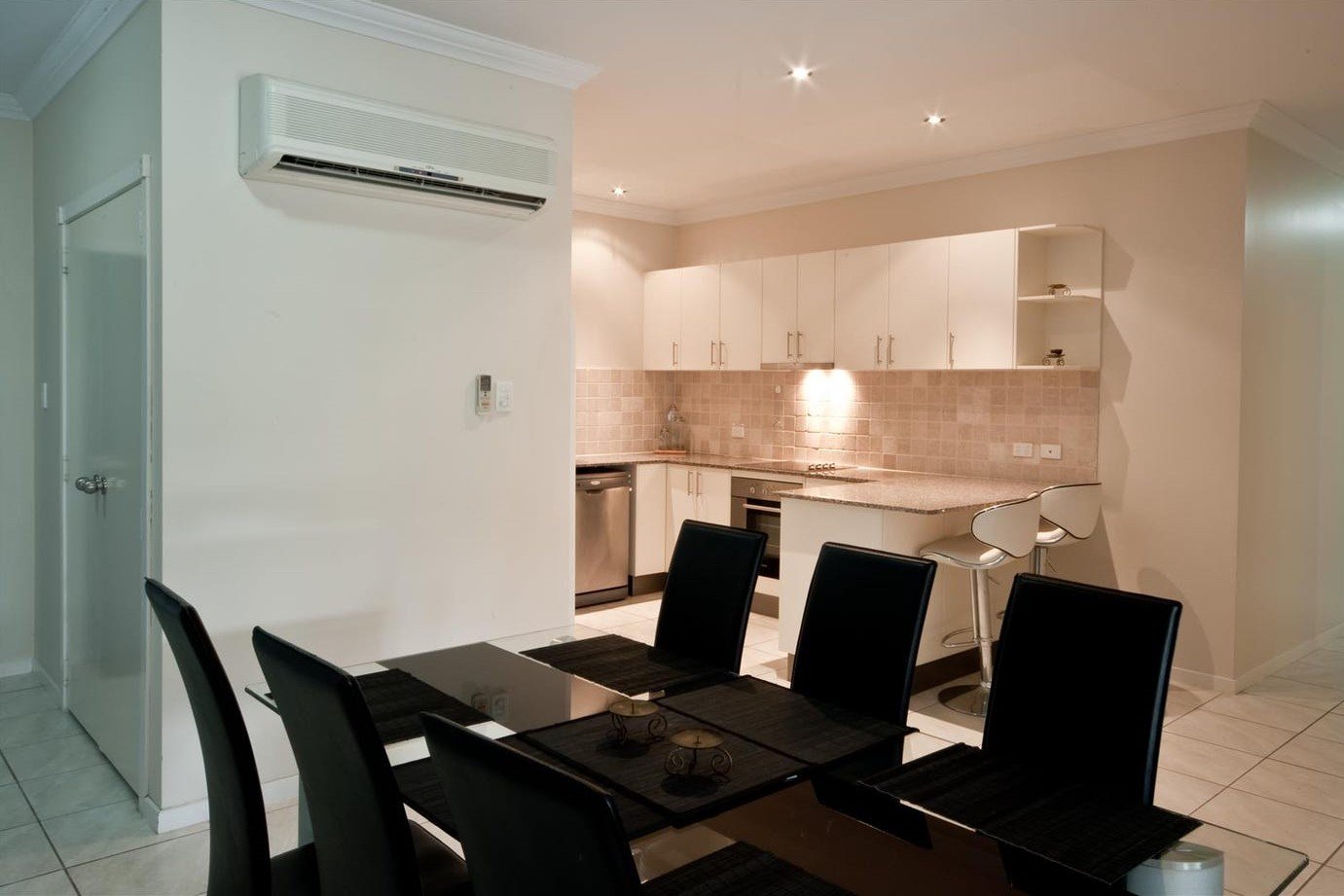 60/21 Shute Harbour Road CANNONVALE 10