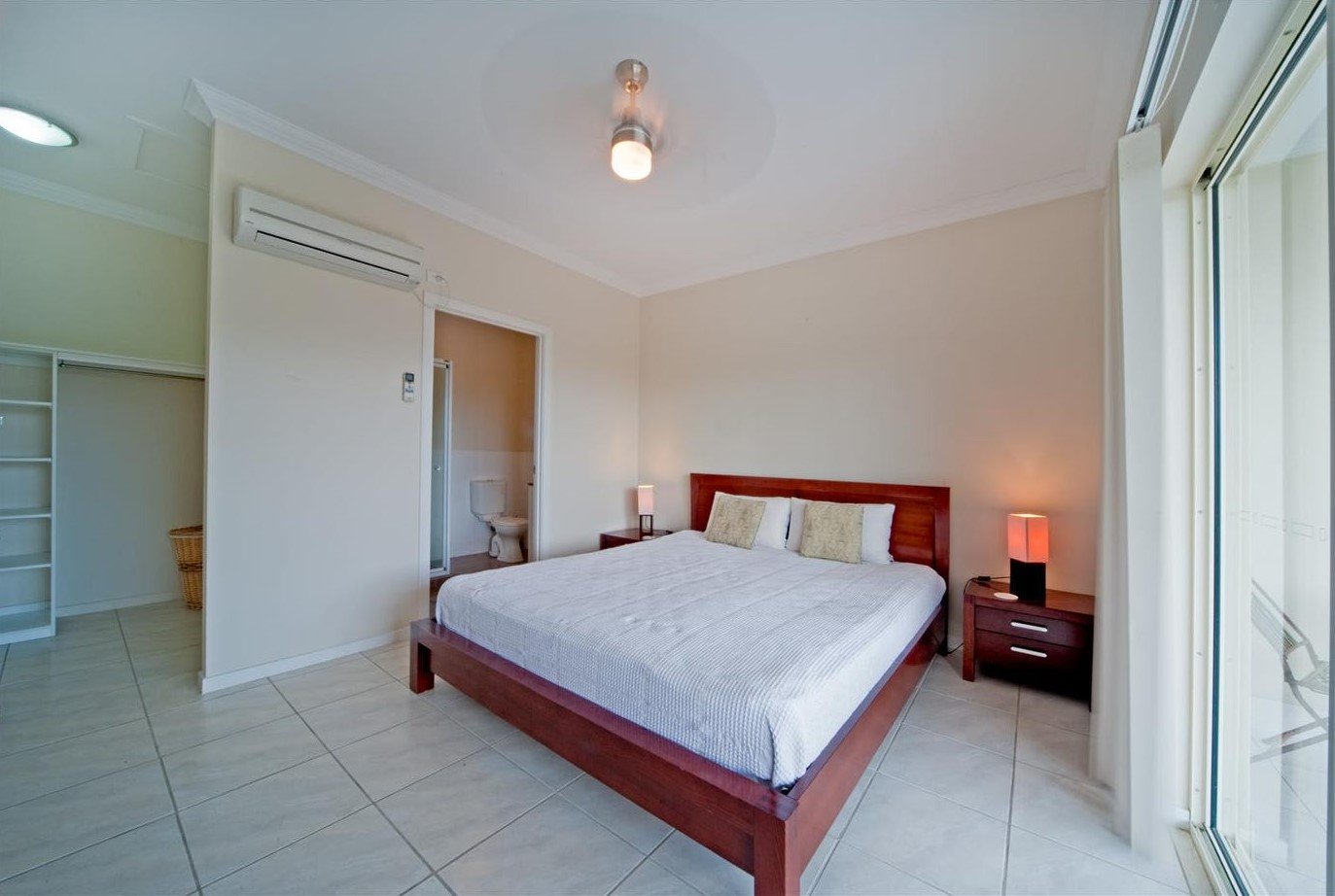 60/21 Shute Harbour Road CANNONVALE 11