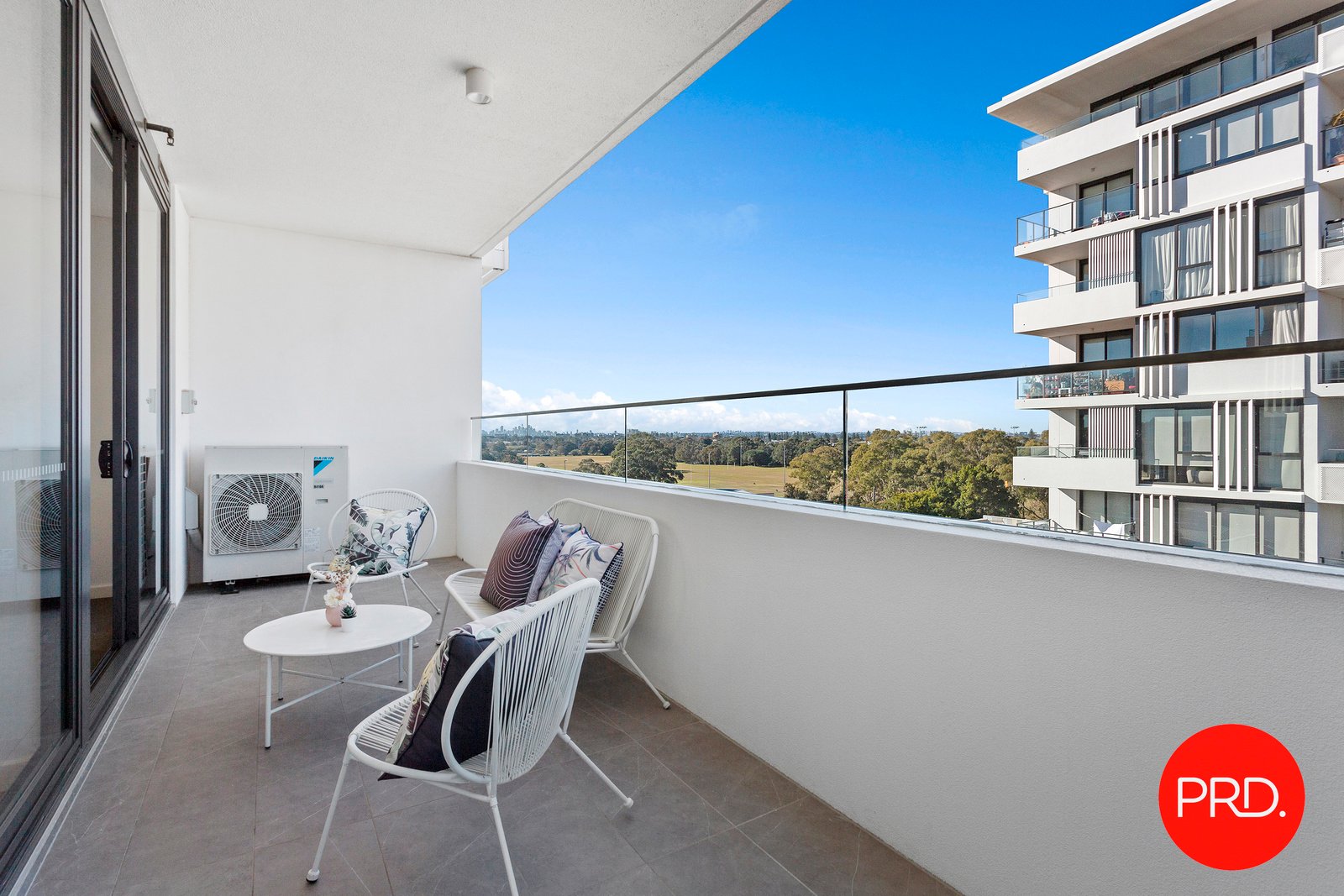 602/11 Garrigarrang Avenue KOGARAH 9