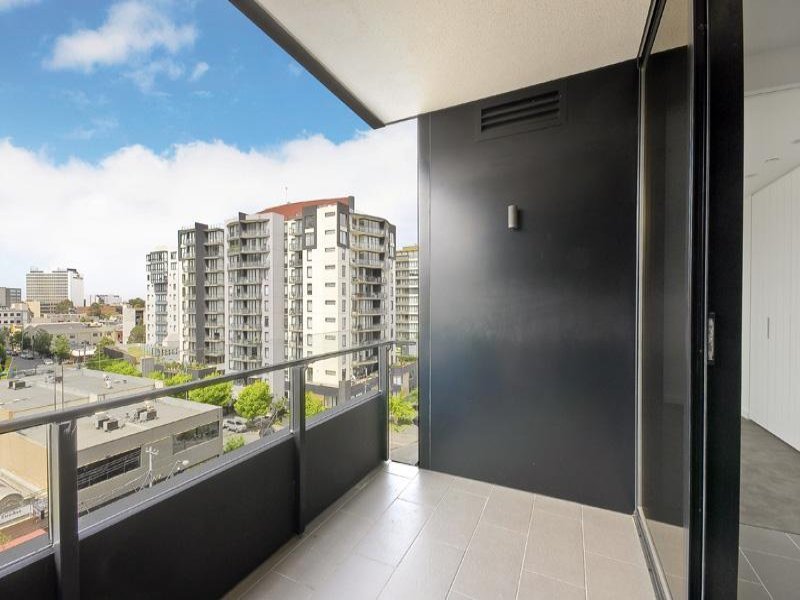 Gallery: 602/18-24 Dorcas Street