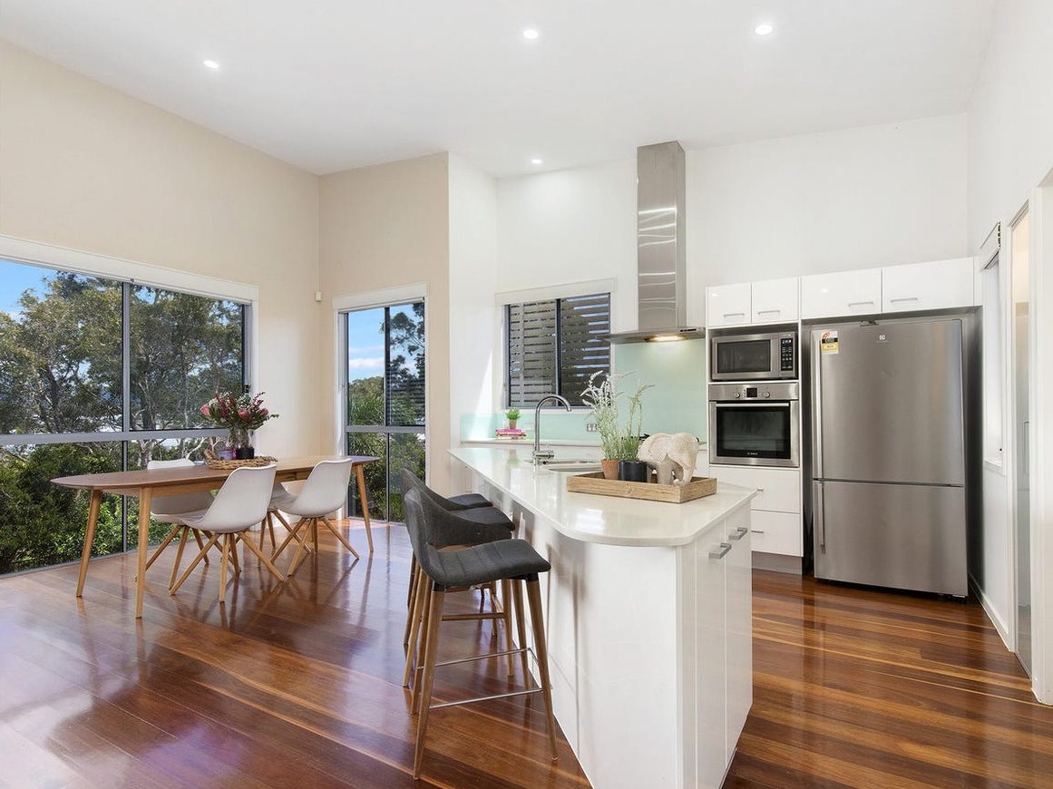6027B Vista Drive BENOWA 5