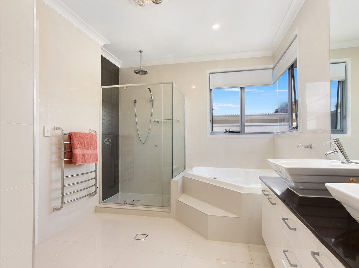 6027B Vista Drive BENOWA 11
