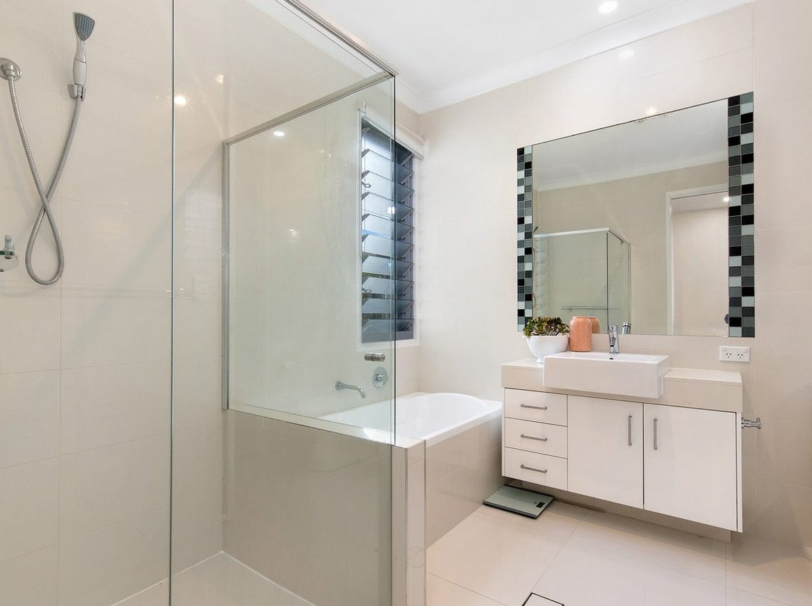 6027B Vista Drive BENOWA 15