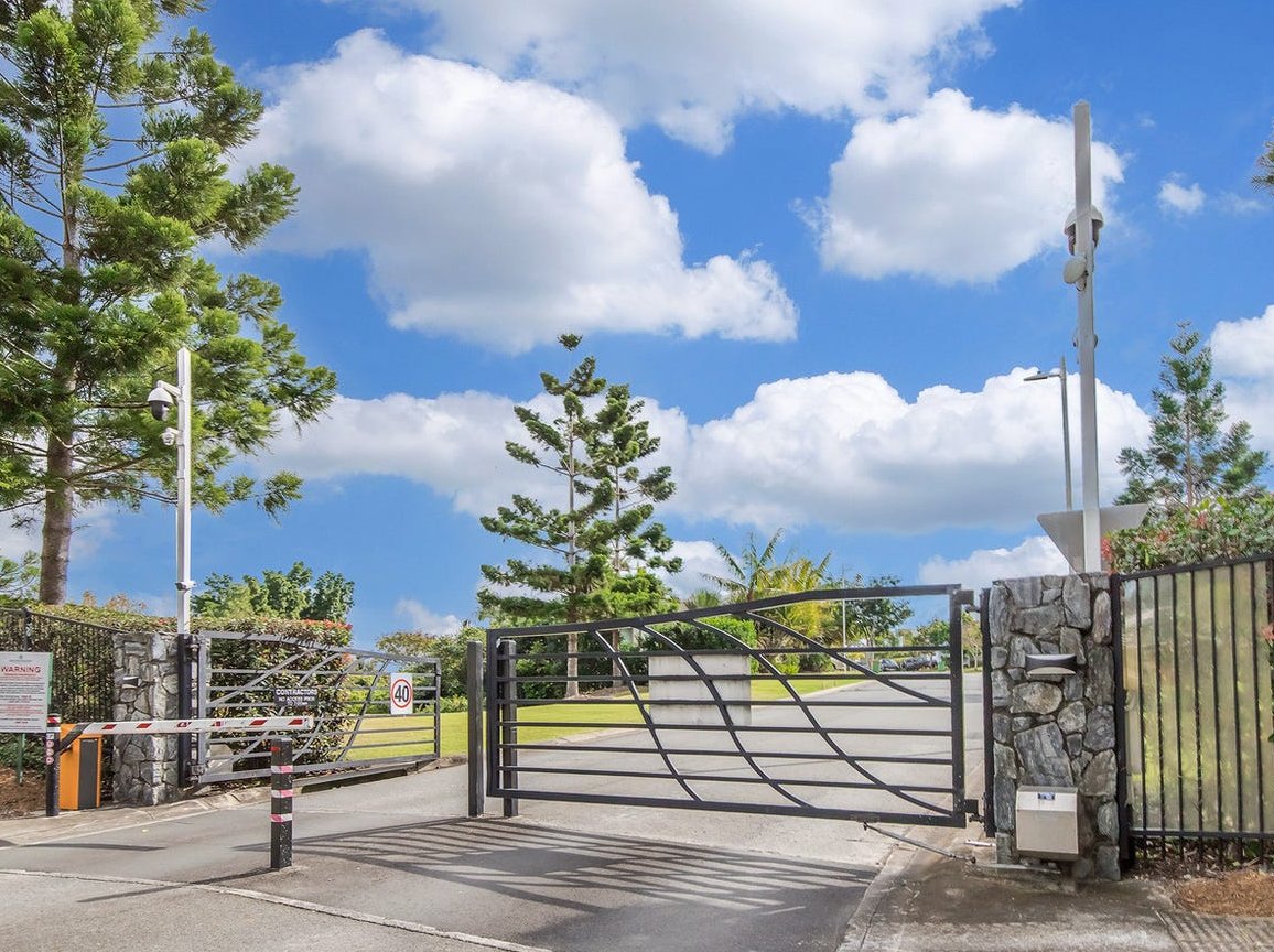 6027B Vista Drive BENOWA 24