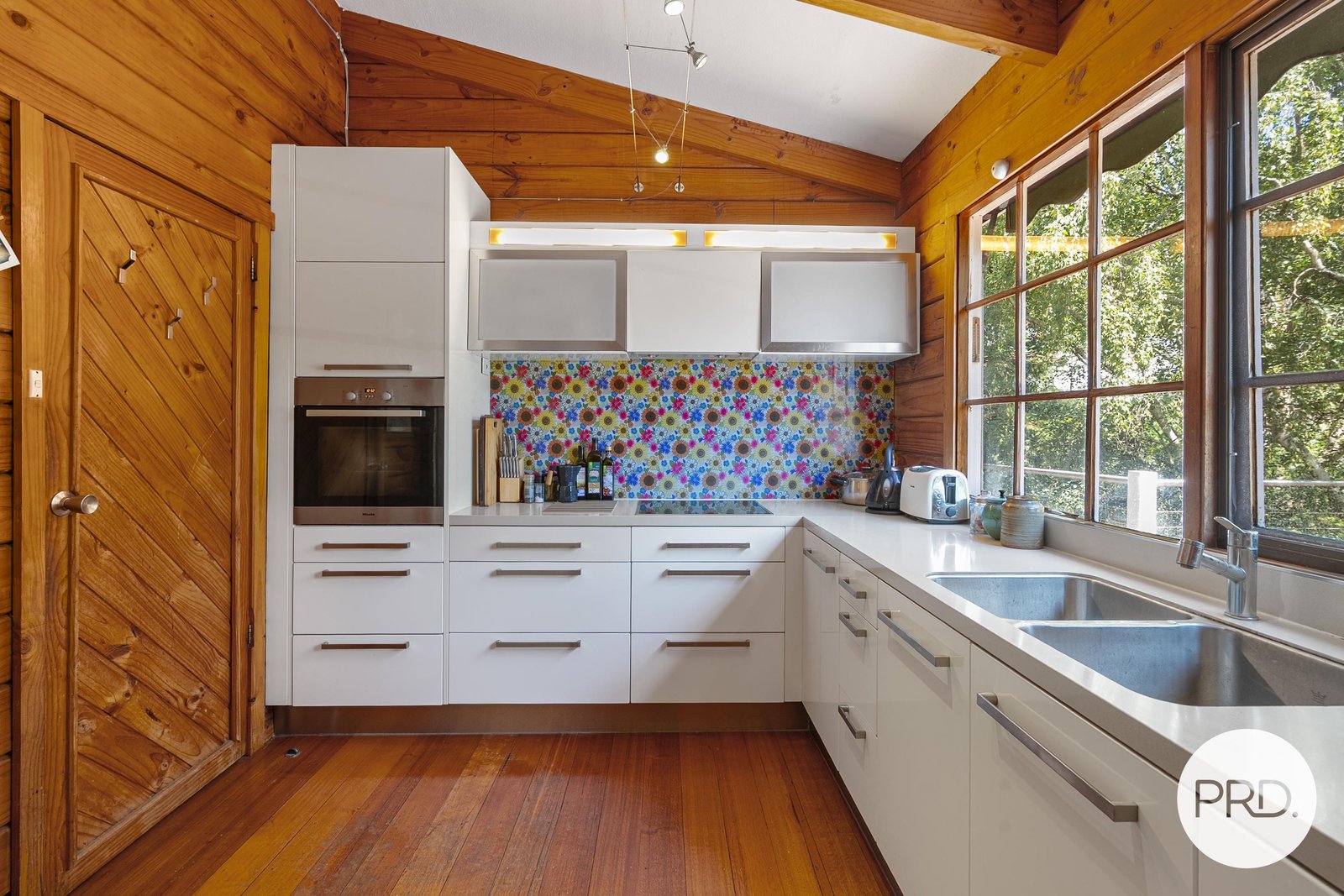 603 Huon Road SOUTH HOBART 12