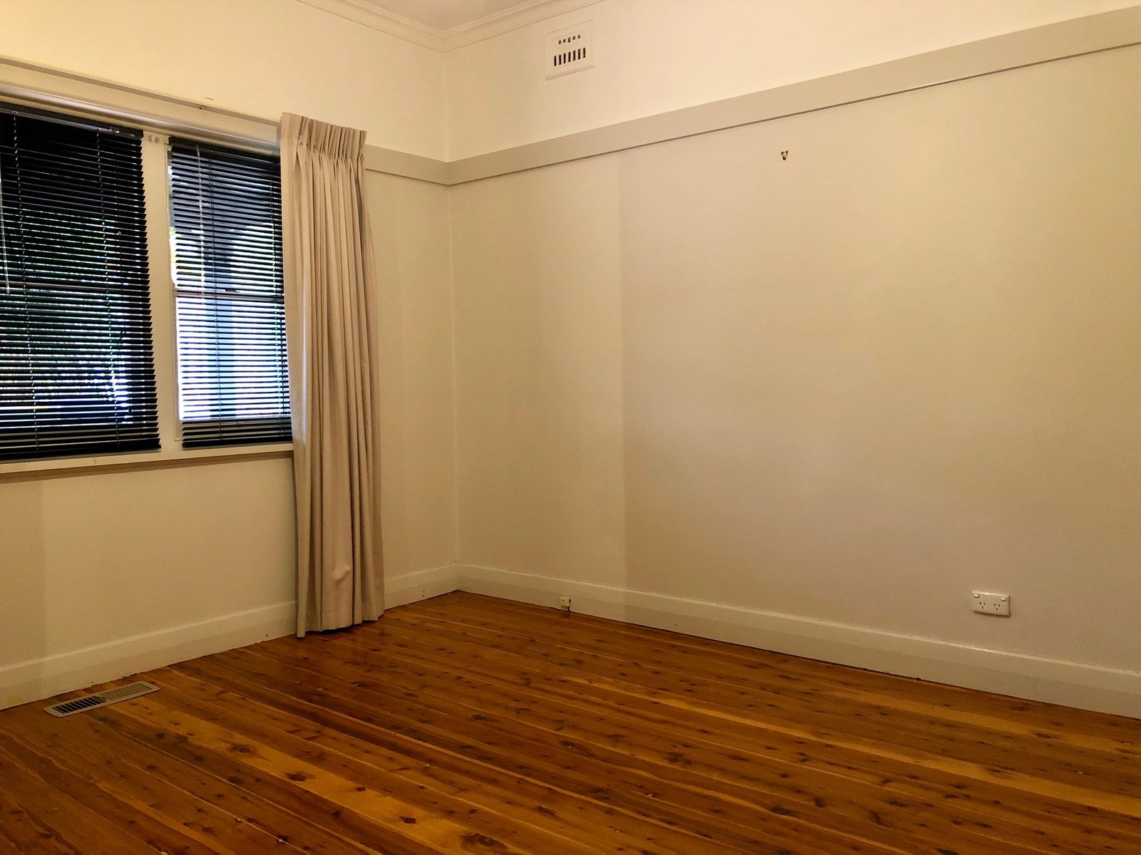 603 Schubach Street ALBURY 8