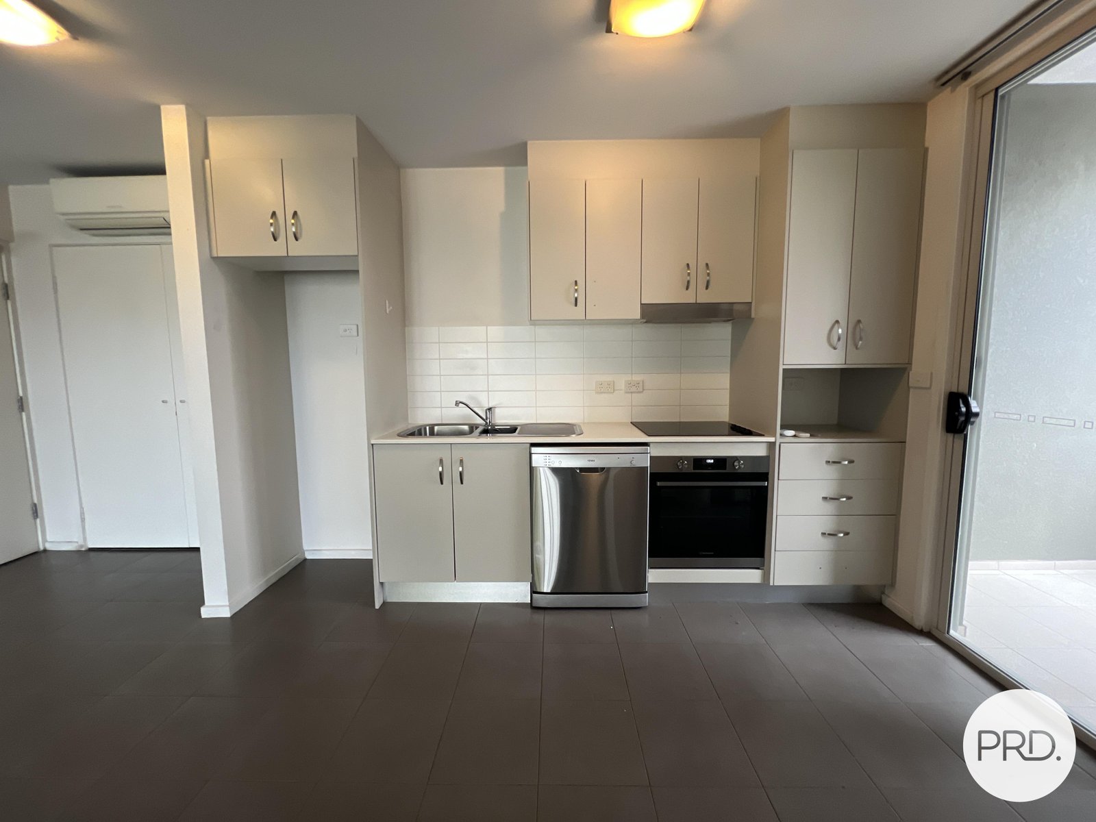 60/3 Young Street CRESTWOOD 2