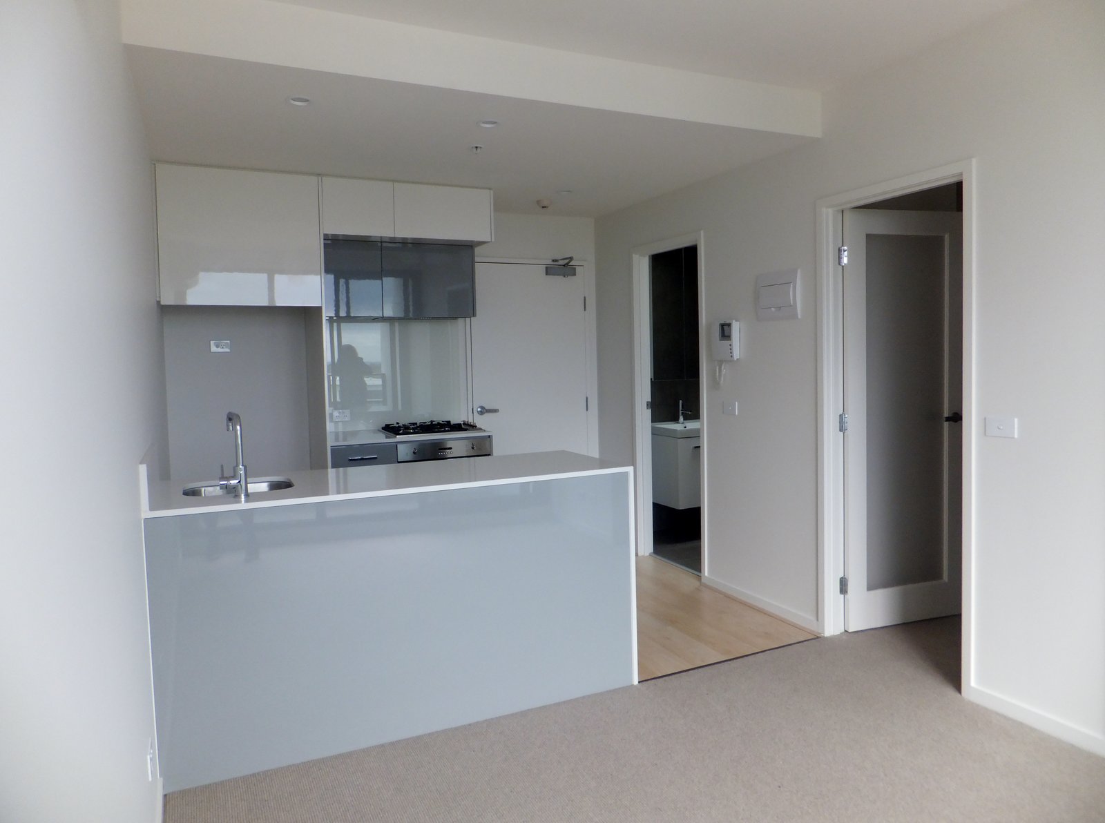 Gallery: 604/2A Clarence Street