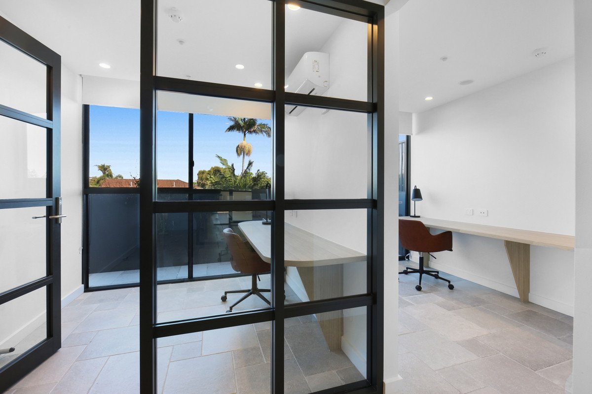 604/5 Nyrang Avenue Palm Beach 33