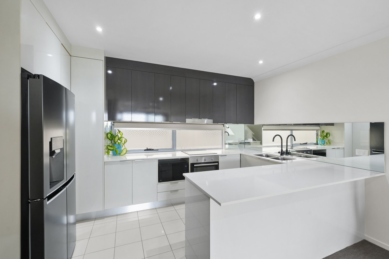 60/5074 Emerald Island Drive CARRARA 3