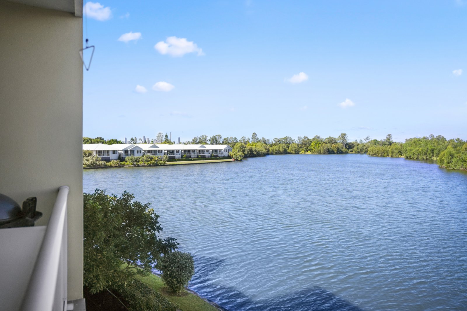 60/5074 Emerald Island Drive CARRARA 8