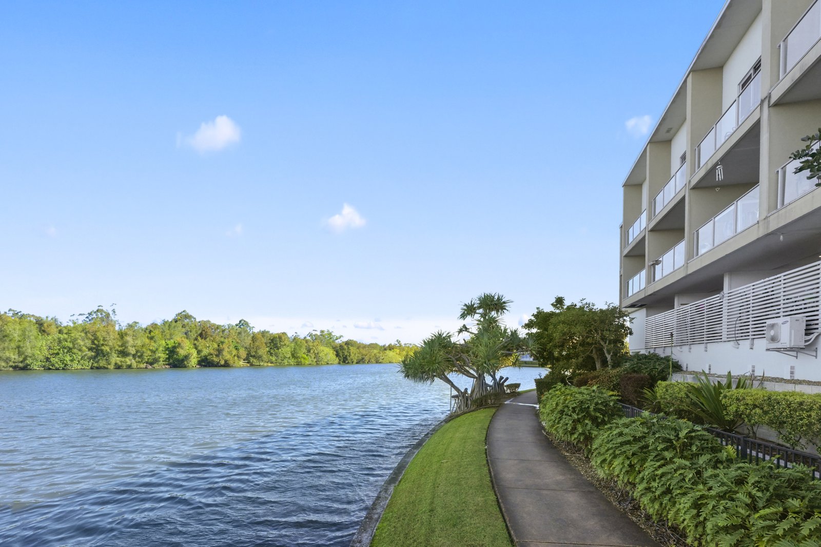 60/5074 Emerald Island Drive CARRARA 16