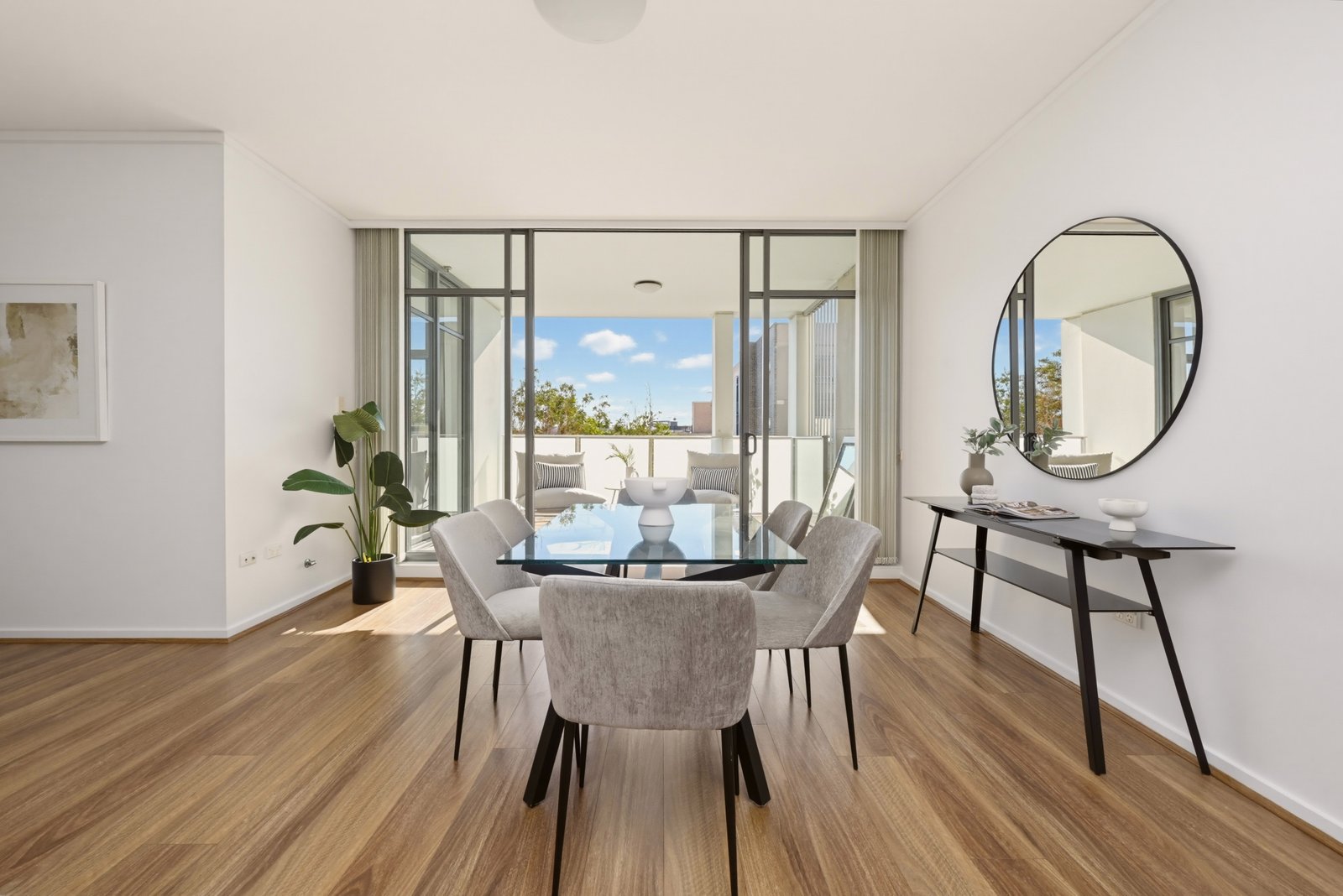 605/1 Bruce Bennett's Place MAROUBRA 2