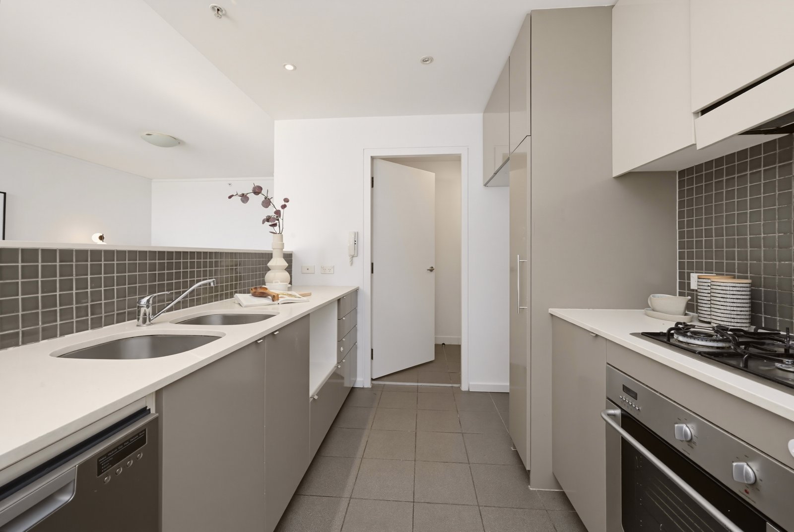 605/1 Bruce Bennett's Place MAROUBRA 5
